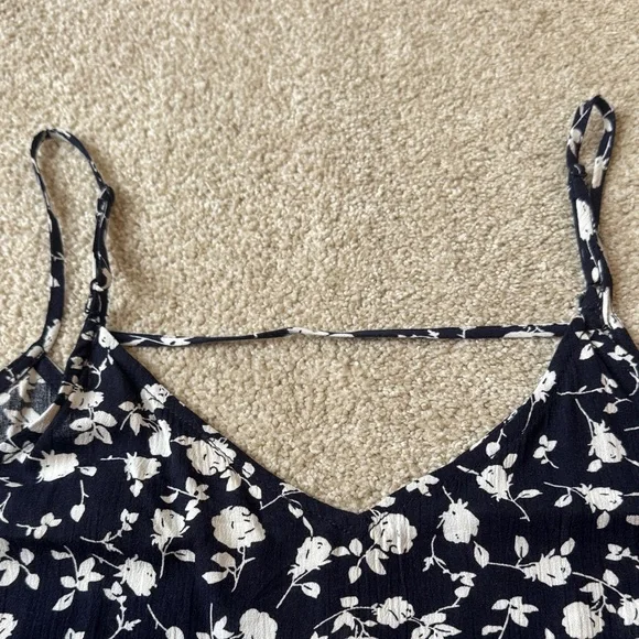 Skies Are Blue Strappy Floral Print Women's Cami Tank Top Navy White Size Medium - Picture 12 of 12